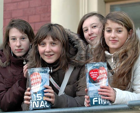 Sandra, Milena, Ewelina, i Patrycja - 13-latki zgłosiły się, bo chcą pomagać swoim chorym rówieśnikom.