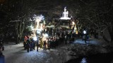 Świąteczne iluminacje w koszalińskim parku już świecą [WIDEO, ZDJĘCIA]