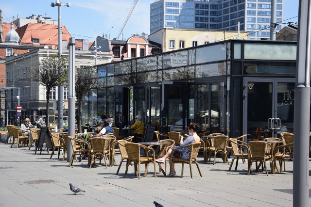 Restauracje i kawiarnie w Katowicach już otwarteZobacz kolejne zdjęcia. Przesuwaj zdjęcia w prawo - naciśnij strzałkę lub przycisk NASTĘPNE