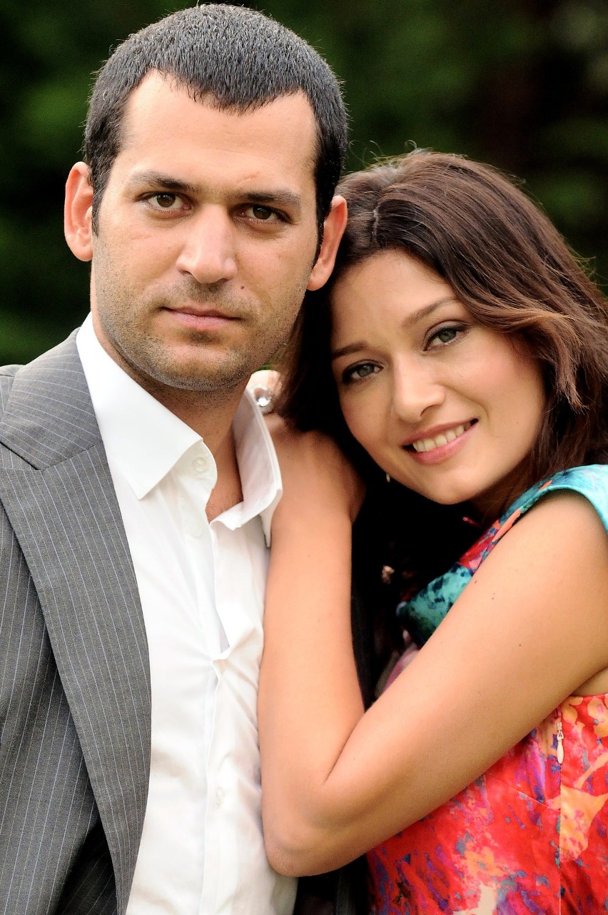 W "Cenie miłości" partneruje jej Murat Yıldırım.