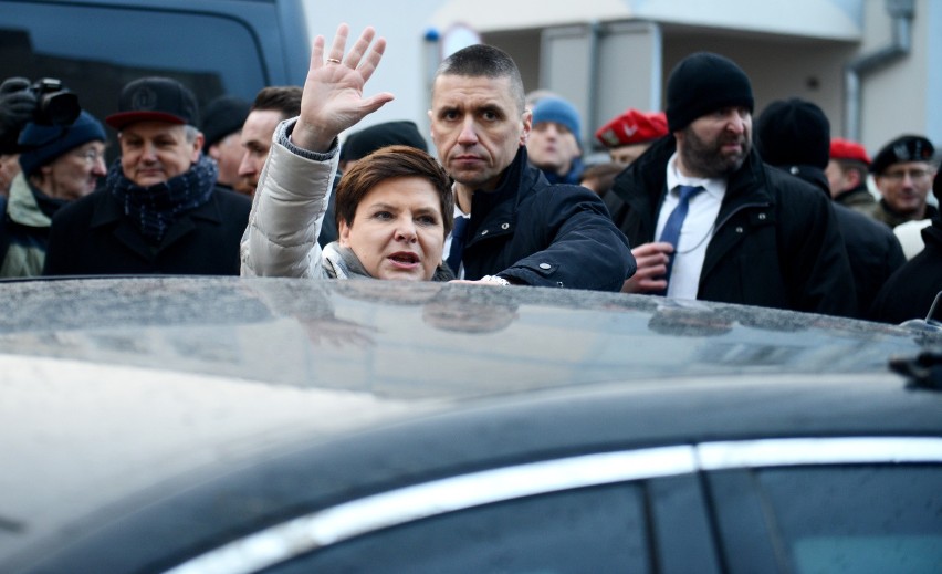 Wypadek kolumny aut rządowych. W jednym z nich jechała premier Beata Szydło. Są ranni!