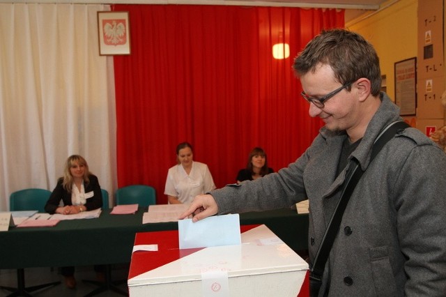 Pan Ireneusz zamiast jak zwykle zagłosować w Przedszkolu Samorządowym numer 27 w Kielcach, musiał udać się do przedszkola numer 16.