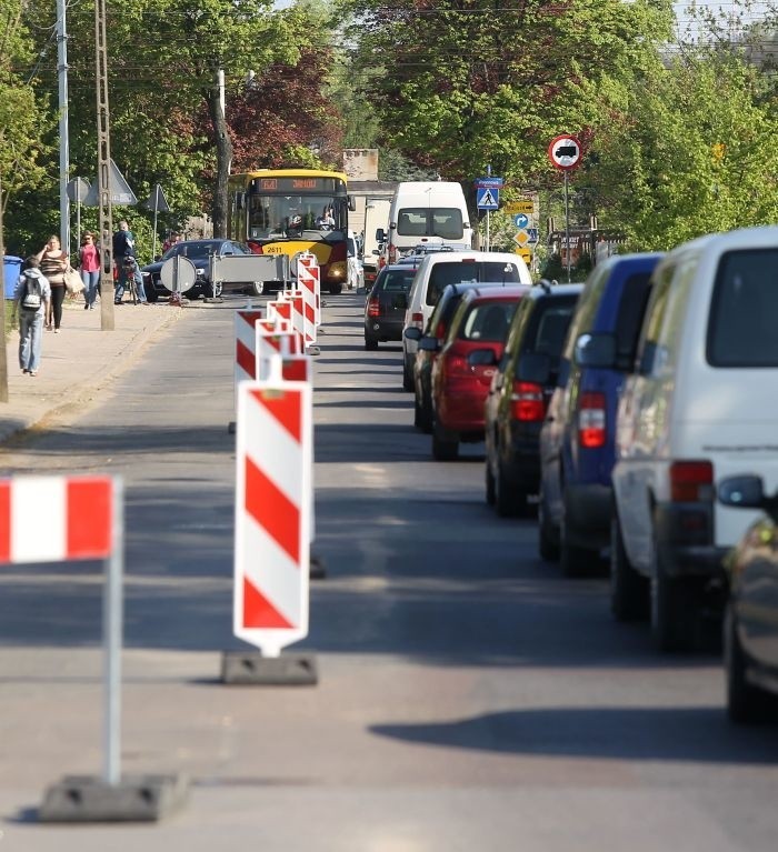 Od rana na al. Piłsudskiego i ul. Widzewskiej tworzą się...