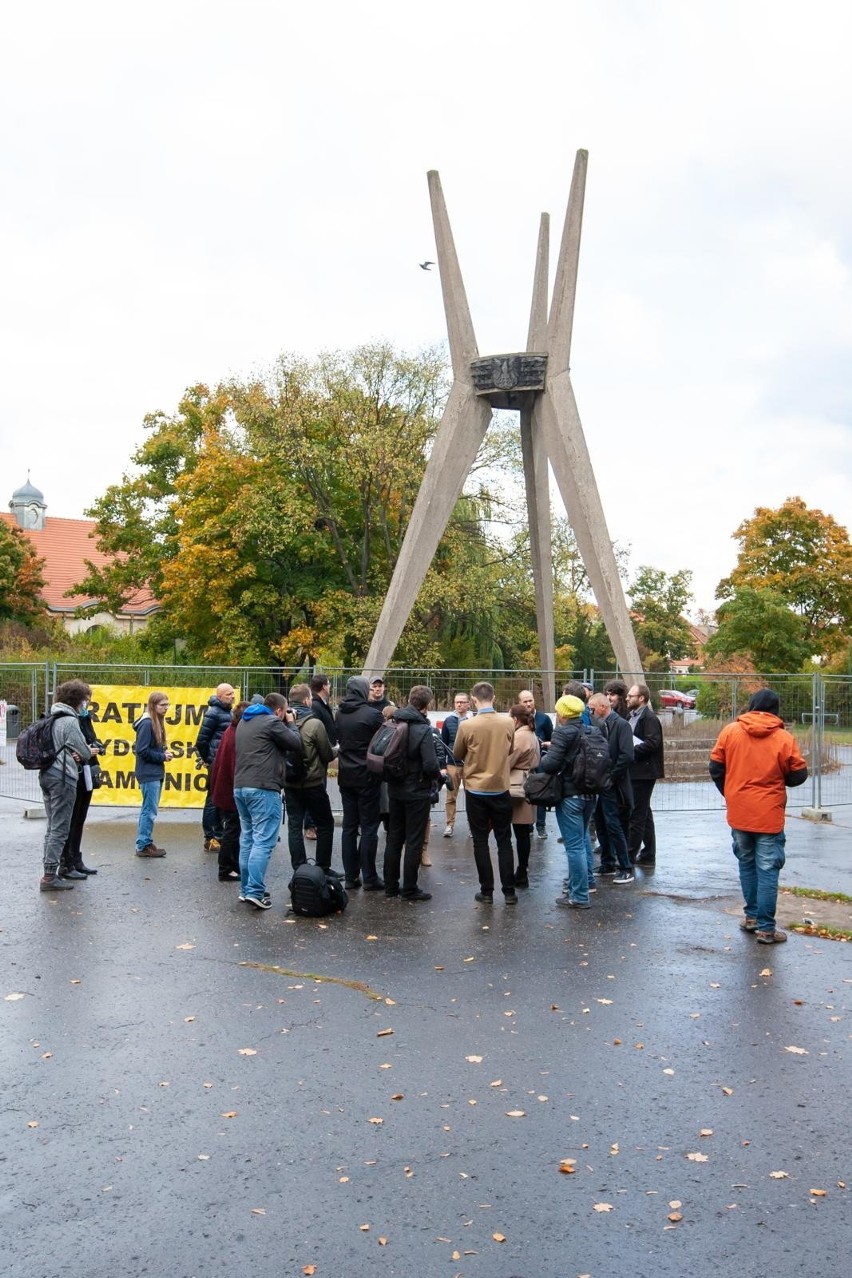 12.10.2021 bydgoszcz skwer leszka bialego pomnik tysiaclecia...