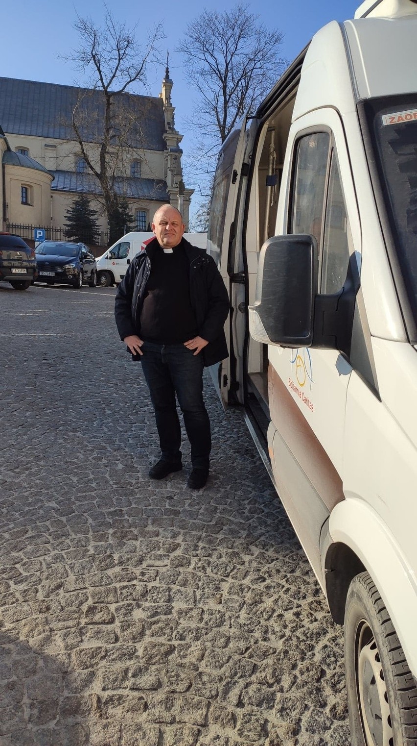 Pierwszy transport dla Ukrainy z Caritas Diecezji Kieleckiej, sztabu przy Echu Dnia i prywatnych darczyńców we wtorek trafi do Jaworowa 