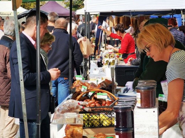 W niedzielę 13 października na Rynku Nowomiejskim w Toruniu zorganizowano kolejny Jarmark Śniadaniowy. Można było kupić produkty naturalne, lokalne i domowe, bez sztucznych dodatków czy polepszaczy.