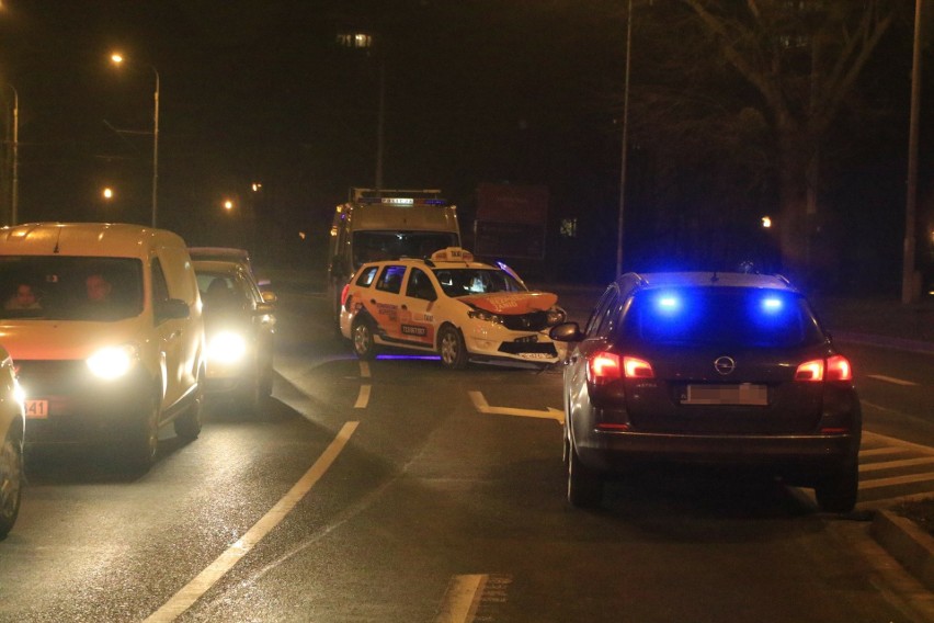 Strzelanina i obława we Wrocławiu. Są ranni, wśród nich policjant (ZDJĘCIA)