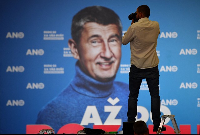 Wybory w Czechach 2021. Partia premiera Andreja Babiša ANO wygrywa ale z niewielką przewagą. Koalicjant walczy o przekroczenie progu