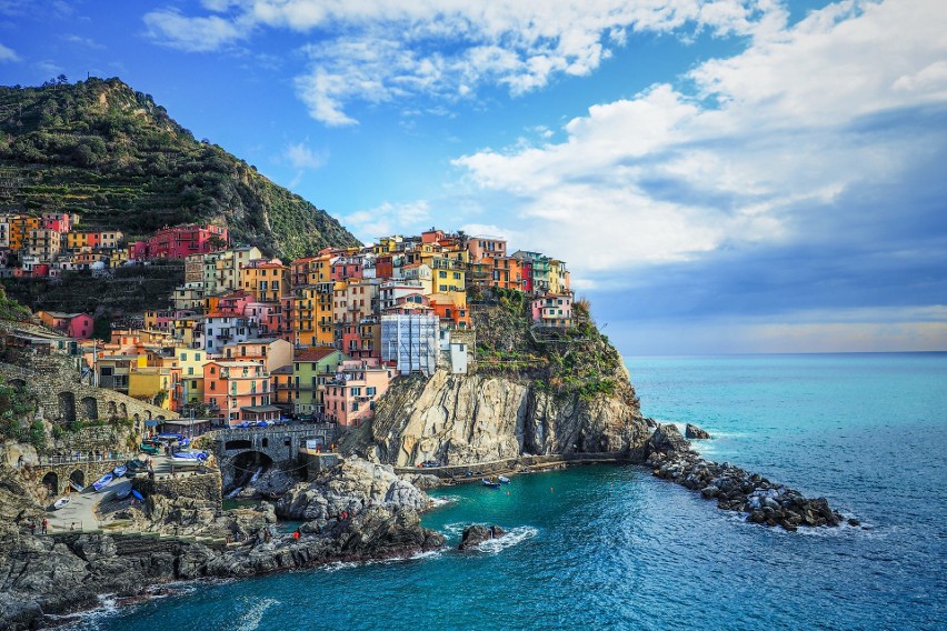 W regionie Cinque Terre zachwyca architektura, wkomponowana...