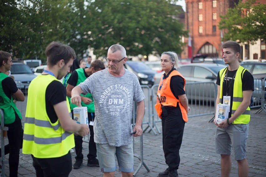 Tak bawiła się publiczność na koncercie Grzegorza Hyżego....