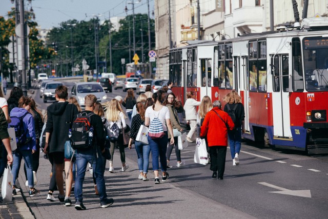 Od poniedziałku 25 czerwca Zarząd Dróg Miejskich i Komunikacji Publicznej w Bydgoszczy wprowadza zmiany w funkcjonowaniu kursowaniu linii autobusowych tramwajowych.