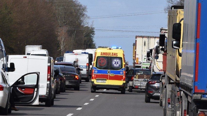 Po wypadku między Stargardem a Szczecinem zrobili korytarz życia. Ale nie wszyscy. Ambulans musiał czekać