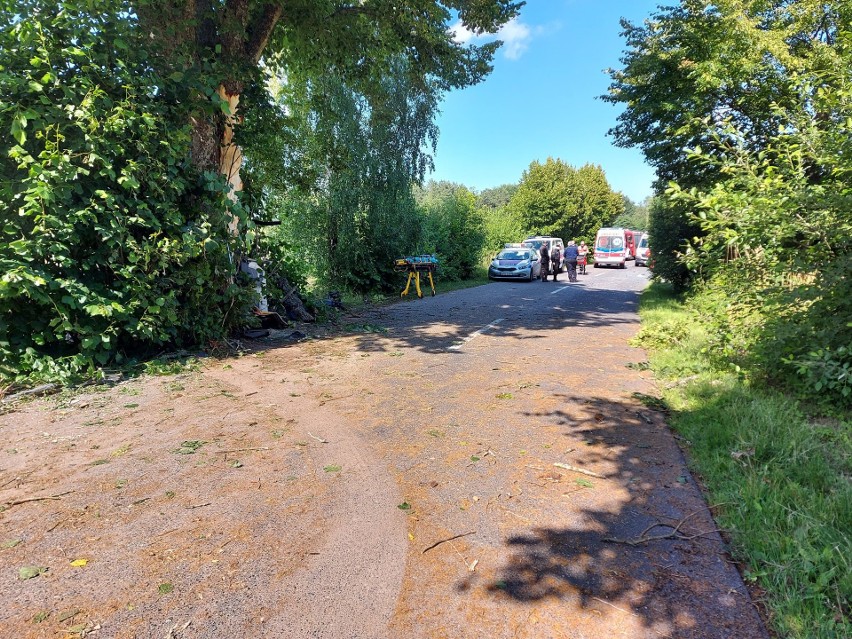 Wypadek w Mierzynie. Zderzenie samochodu osobowego z autobusem. 14.07.2020 r. 3 osoby nie żyją