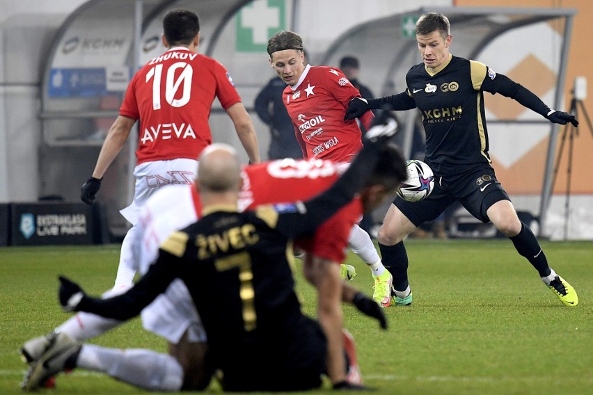 Zagłębie Lubin - Wisła Kraków 2:1. Szalony mecz i długo wyczekiwane przełamanie Zagłębia Lubin (Skrót, bramki, gole, wynik, relacja)