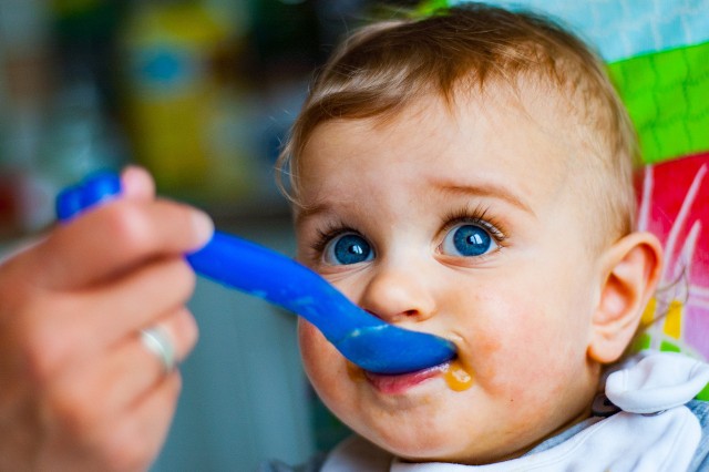 Zupa z dyni dla niemowlaka to pyszny i pożywny krem, który większość niemowlaków akceptuje w swojej diecie.
