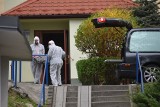 Zagadkowa śmierć dwóch osób w Tarnowie. Zwłoki znaleziono w mieszkaniu bloku przy ul. Monte Cassino