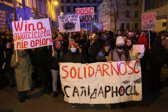 Ulicami Warszawy przeszedł protest przeciw przemocy wobec kobiet