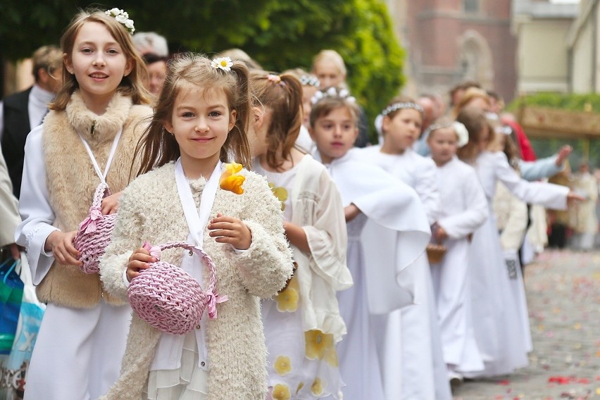 Procesja z okazji Bożego Ciała w centrum Wrocławia