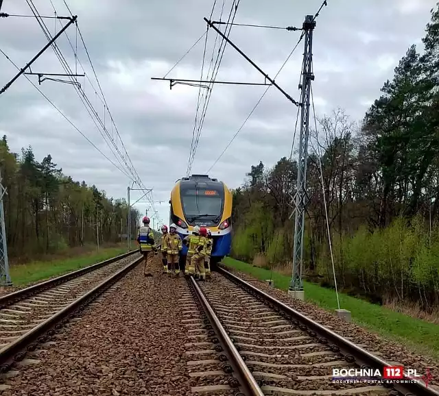 Tragiczny wypadek w Kłaju w powiecie wielickim. Osoba potrącona przez pociąg poniosła śmierć na miejscu