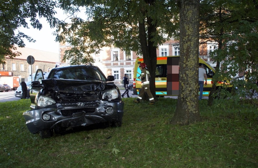 Wypadek na ulicy Bałtyckiej w Słupsku. Dwie osoby w szpitalu [ZDJĘCIA]