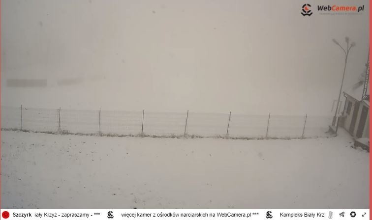 Atak zimy w Beskidach! Powyżej tysiąca metrów spadło nawet 15 cm śniegu. Warunki w górach są bardzo trudne