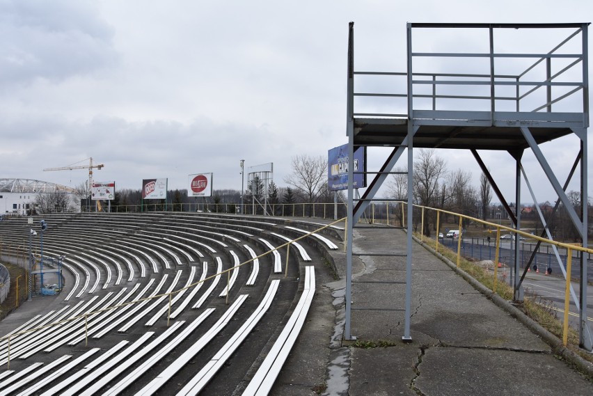 Stadion Miejski w Tarnowie czeka na remont, a kibice tracą cierpliwość