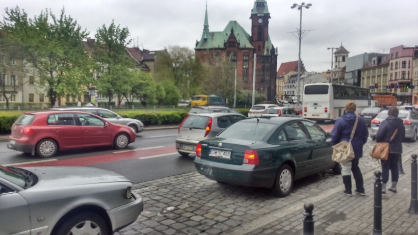 Wypadek na trasie W-Z. Interweniuje policja