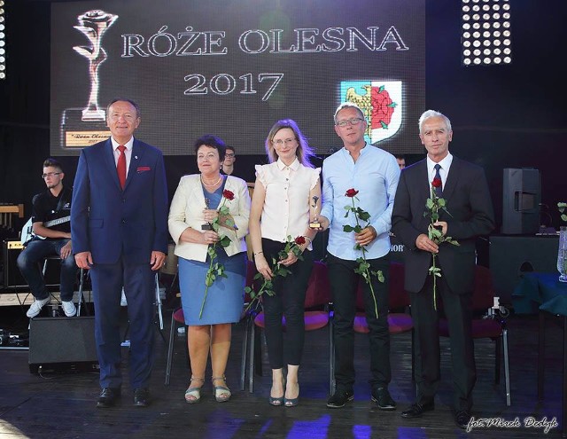 Od lewej: burmistrz Sylwester Lewicki, Danuta Kaczmarzyk, Dagmara Staniszewska, Tomasz Grajcar, Tadeusz Rutko.