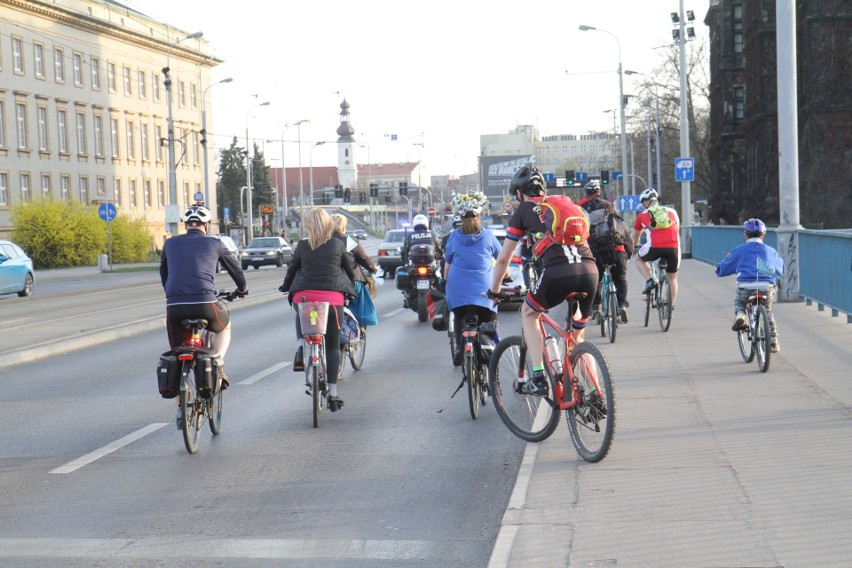 Masa Krytyczna 31.03.2017 we Wrocławiu. Rowerzyści...