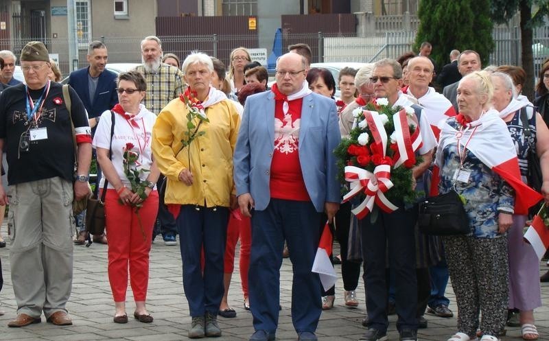 Oświęcim. 78. rocznica pierwszego transportu polskich więźniów do Auschwitz z udziałem przedstawicieli rządu [ZDJĘCIA]