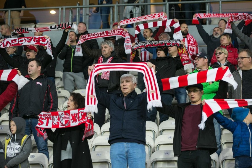 Kibice wspierali Cracovię w meczu z Miedzią Legnica
