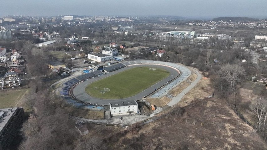 Obiekty Wandy w Nowej Hucie. Obok stadionu żużlowego może...