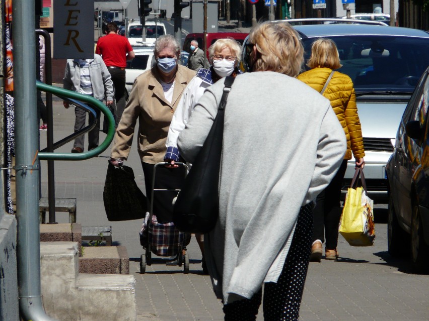 Pabianice w czasie epidemii koronawirusa. Mieszkańcy znów wyszli na ulice