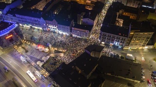 Strajk kobiet w Sosnowcu. Mieszkańcy Zagłębia wybrali się we wtorek na spacer w obronie praw kobiet po raz drugi.Zobacz kolejne zdjęcia. Przesuwaj zdjęcia w prawo - naciśnij strzałkę lub przycisk NASTĘPNE
