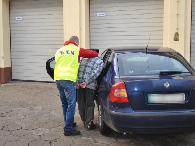 Na 3 miesiące do aresztu trafił mężczyzna zatrzymany przez świeckich kryminalnych w związku z napadem rabunkowym z użyciem noża.