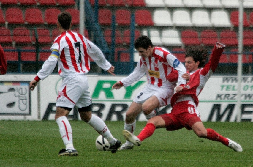 Wychowanek Cracovii. W ekstraklasie zagrał dla niej w 28...