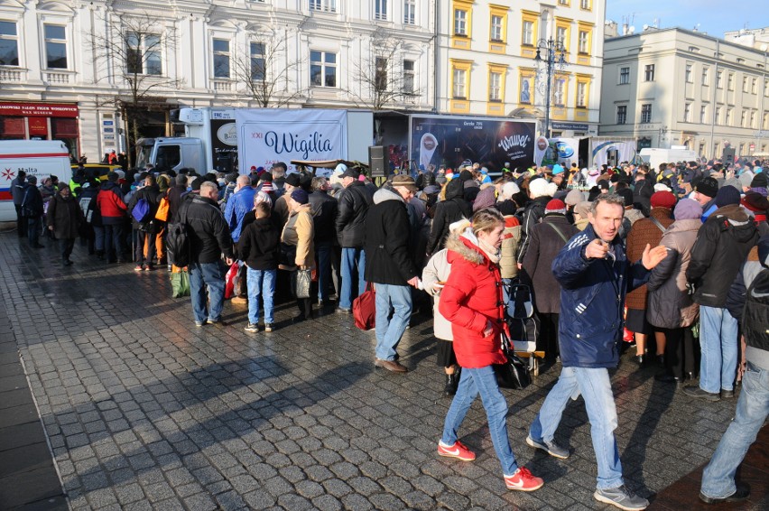 Kraków. Wigilia przyciągnęła tłumy potrzebujących