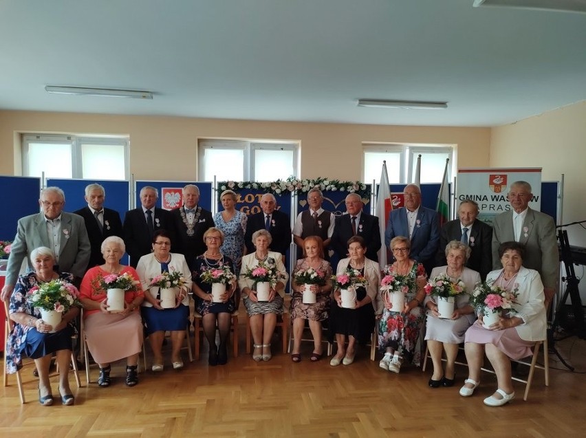 Złote Gody w gminie Waśniów. Kilkanaście par świętowało 50 lat małżeństwa (ZDJĘCIA)