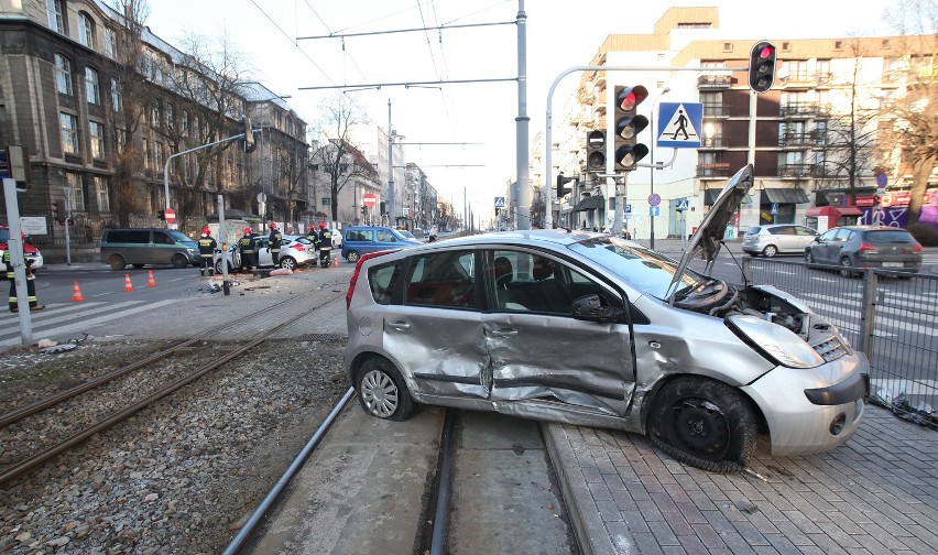 Groźne zderzenie dwóch aut na skrzyżowaniu Zamenhofa i...