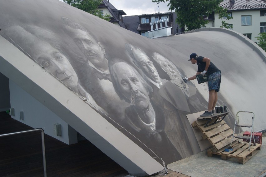 Zakopane: W mieście powstaje gigantyczny mural historyczny