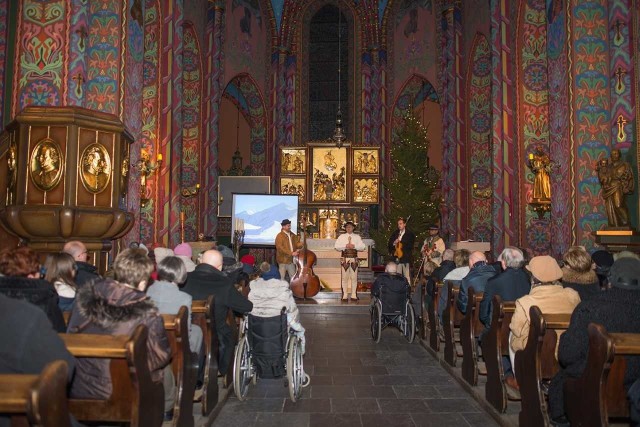 Kościół św. Wojciecha był w niedzielę wieczorem licznie wypełniony