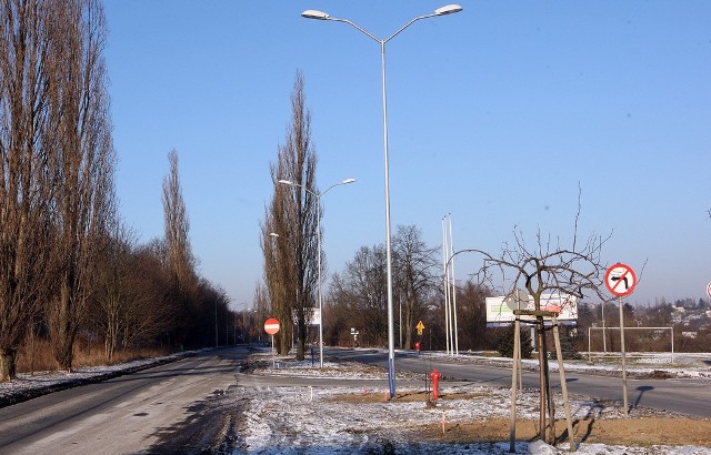 Na odcinku od ul. Hożej do zjazdu do stacji paliw poszerzona do dwóch pasów zostanie jezdnia prowadząca w kierunku Polic.