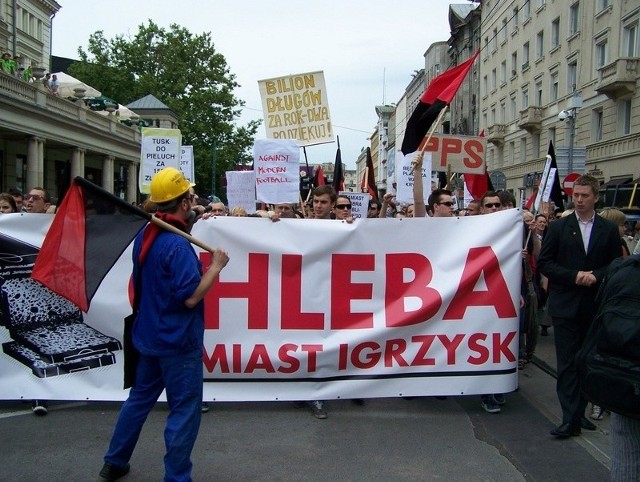 Demonstracja przeciwko Euro 2012 w Poznaniu na kilka godzin przed meczem Irlandia - Chorwacja