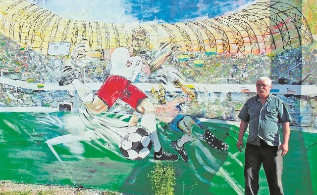 Franciszek Bujak z Rybna na ścianie swego domu namalował mecz Polska - Hiszpania
