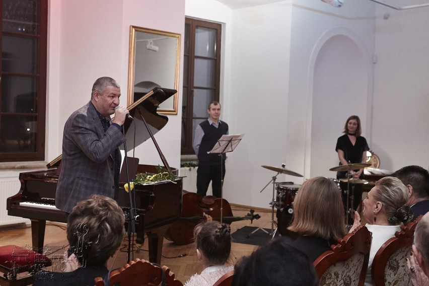 Jazzowe trio wprawiło publiczność w szydłowieckim Zamku w...