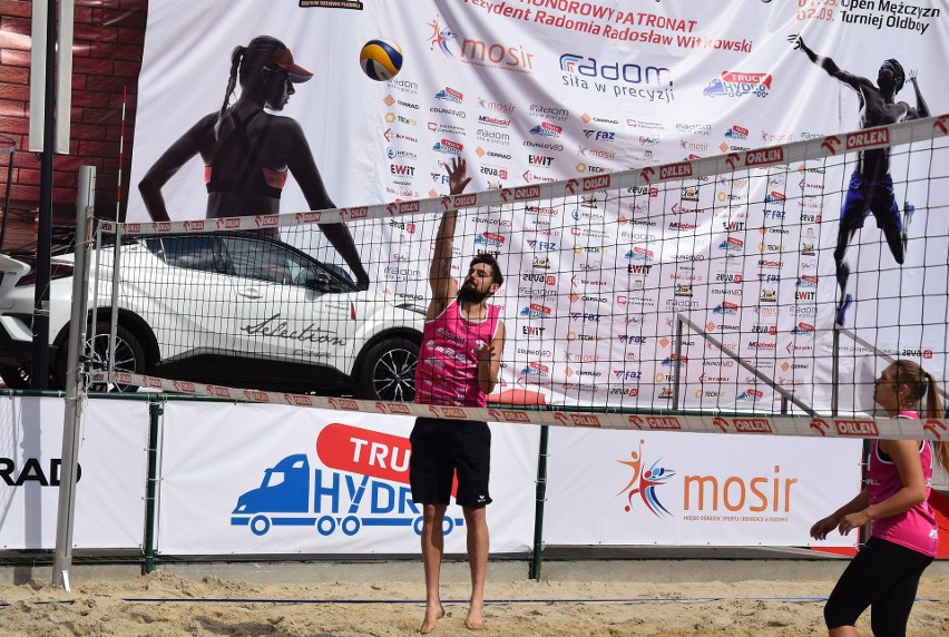 Na początek BeachBall Radom 2018 rozegrano turniej mixtów, w...