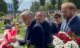 80. rocznica zbrodni wołyńskiej. Pod tablicą pamięci w Katowicach złożono kwiaty oddając hołd poległym. WIDEO