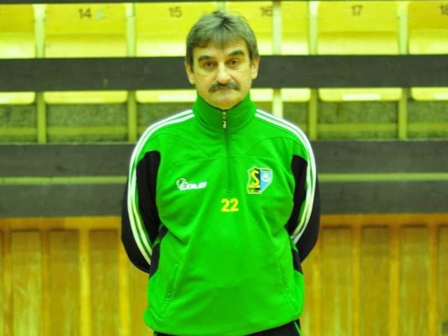 Trener piłkarzy Siarki Adam Mażysz miał bardzo trudny okres przygotowawczy ze swoją drużyną.