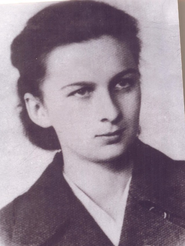 Halina Awramienko, komendantka  harcerskiego hufca w Bielsku. Zdjęcie zrobiono w 1946 roku