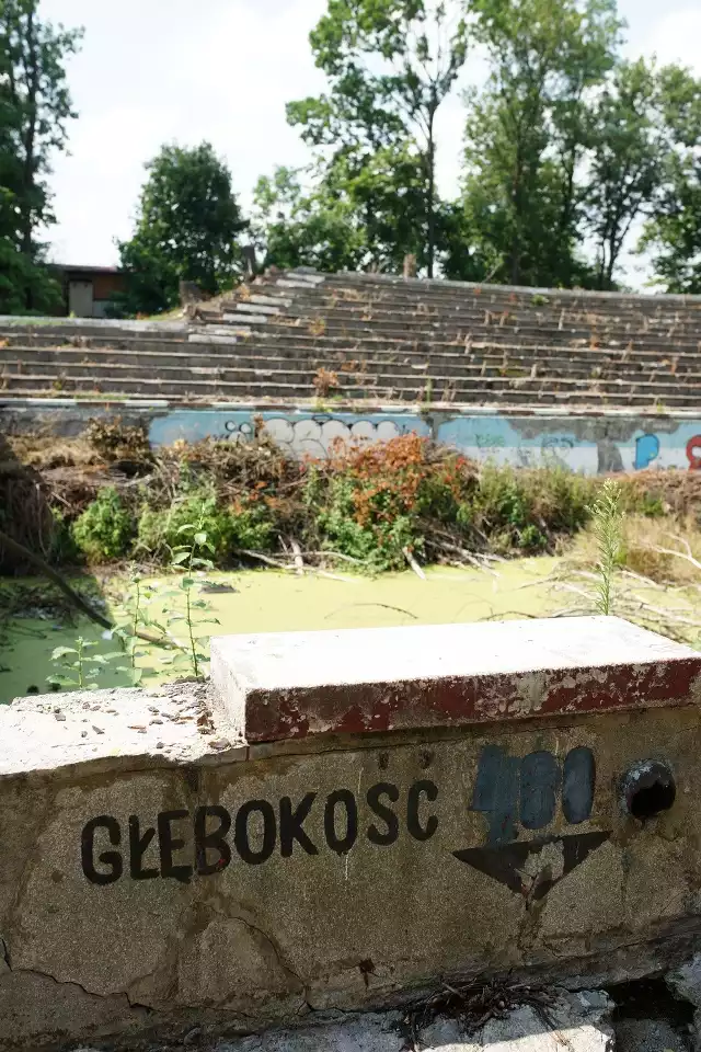 Basen Cracovii zamienił się w śmietnik. Od lat to wstydliwe miejsce